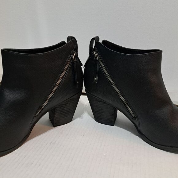 Torrid Side Zip Heel Bootie Black Size 11 WW - Picture 3 of 12